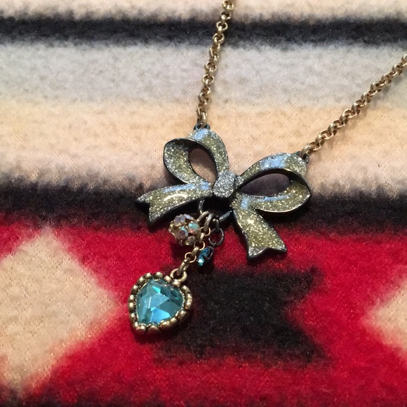 Betsey Johnson Jewelry - ❄️TRADED❄️ 🎀BETSY JOHNSON🎀 bow & heart necklace